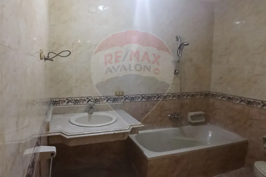 شقة للبيع 360 م جناكليس (ش ذو الفقار)