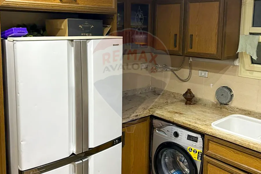 شقة للايجار 220 م سبورتينج (ش طيبة)