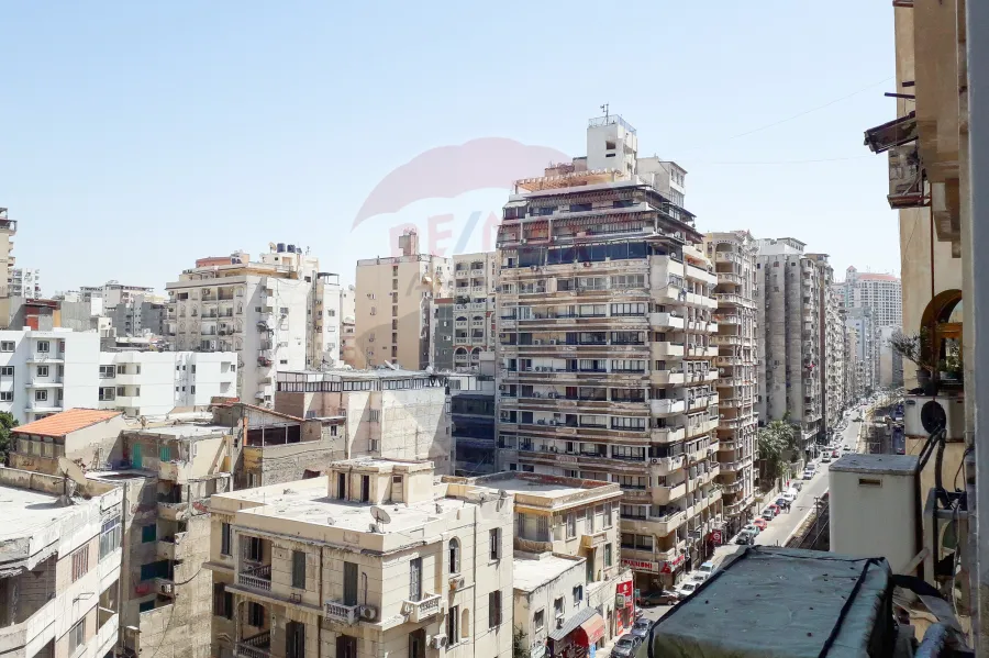 شقة للايجار 200 م الاقبال (علي الترام مباشرة)