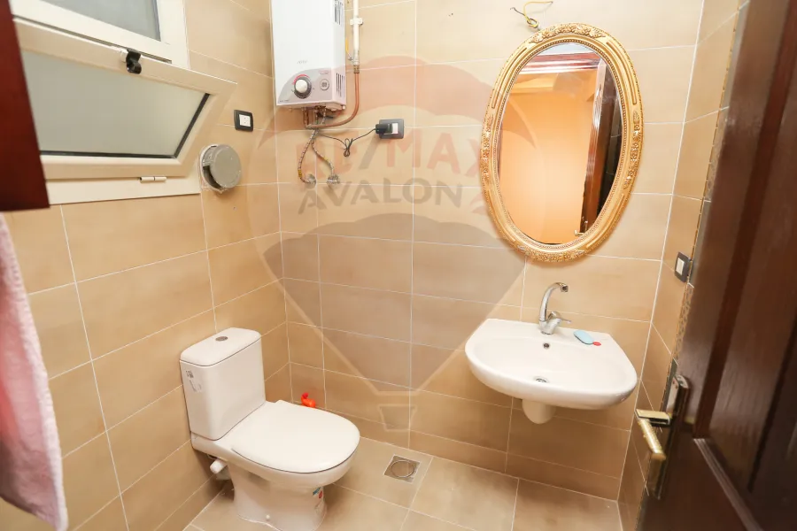 شقة للإيجار 225 م جناكليس (علي الترام مباشرة)