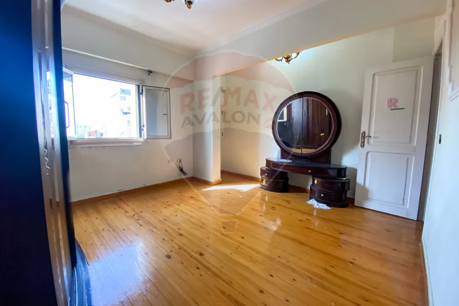 شقة للبيع 135 م سموحة (ش توت عنخ امون)