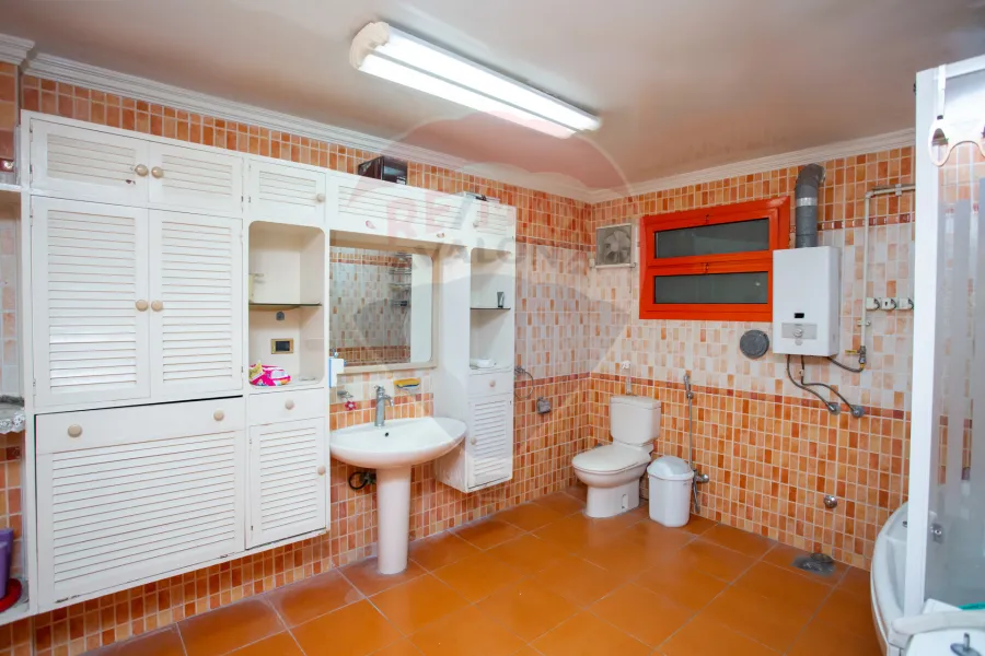 شقة مسجلة للبيع 271 م رشدي (المعسكر الرومانى)