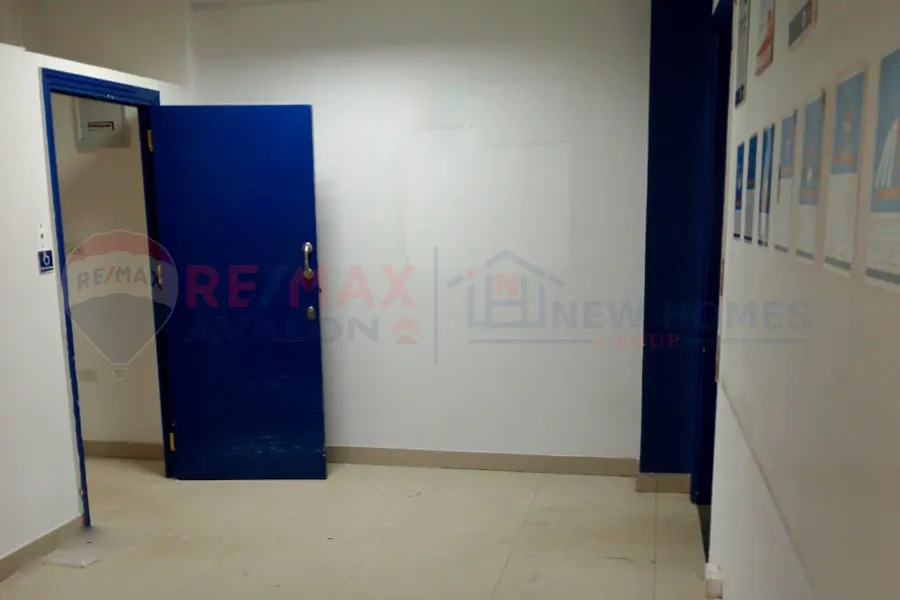 شقة إداري للبيع 365 م لوران (ش أبو قير مباشرة)