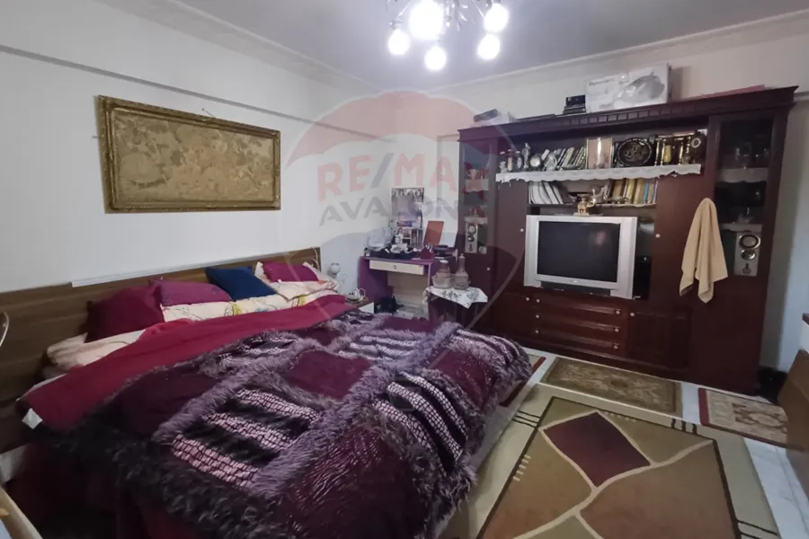 شقة للبيع 240 م سابا باشا (ش الصابونجي)