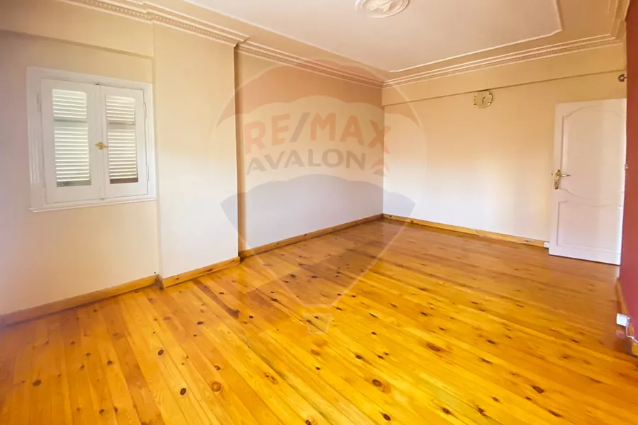 شقة للإيجار 230 م لوران (خطوات من ش شعراوي)