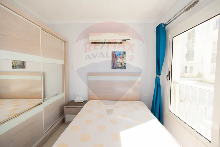 شاليه ارضي مفروش للبيع (سي فيو - رأس الحكمه) 120 م