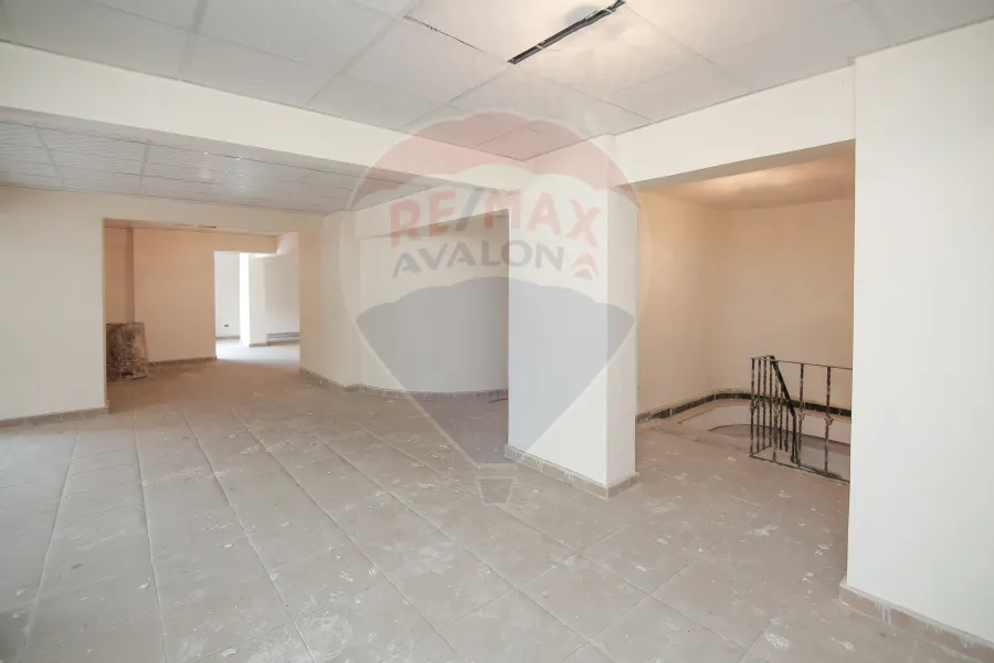 محل أرضي + ميزان للبيع 250 م كفر عبده (خطوات من حديقة اللنبى)