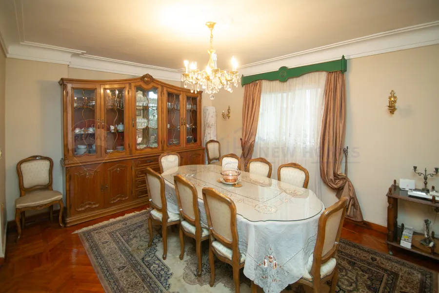 شقة للبيع 220 م سموحة (متفرع من ش مصطفى كامل)