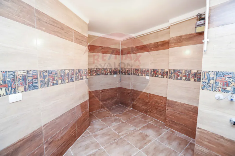 شقة  للإيجار 185 م كفر عبده (شارع سانت جينى)