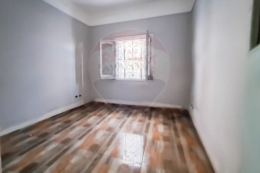 مقر إداري للإيجار 140 م الشاطبي ( خطوات من البحر )