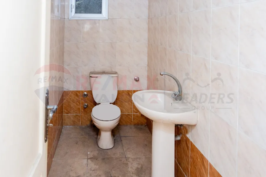 Shop + Mizzane for rent 465 m Sidi Gaber (Abu Qir St.)