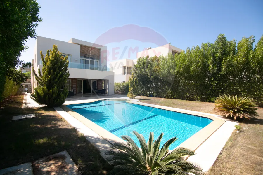 Stand alone villa for sale (Hacienda Bay)