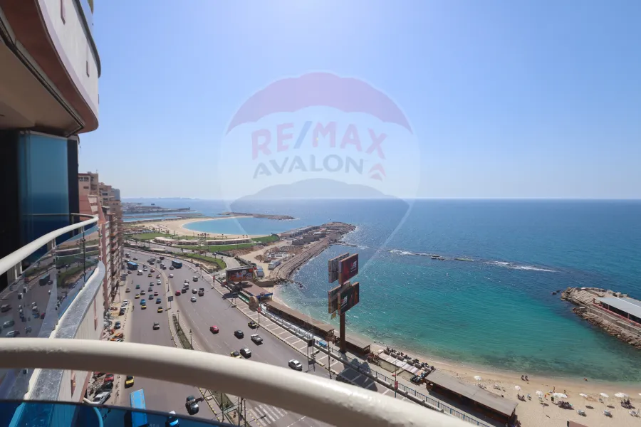 شقه للبيع 600 م سان ستيفانو (على البحر مباشرة)