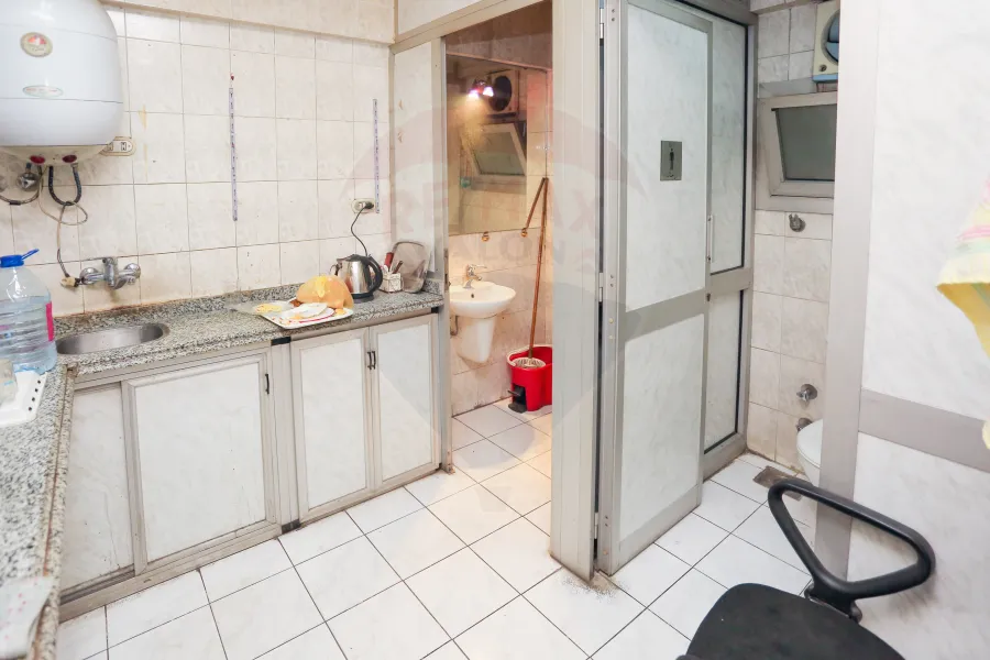 Administrative apartment for sale 140 m Mostafa Kamel (Abu Qir Street)