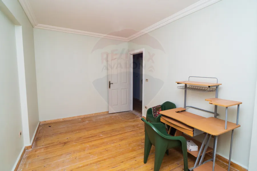 شقة للبيع 200 م كليوباترا (علي البحر مباشرة)