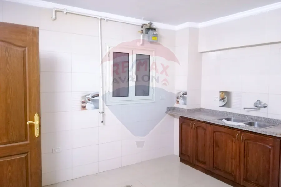 شقة للإيجار 270 م سموحة (شارع الصفا- فيو قصر الاميره فوزيه)