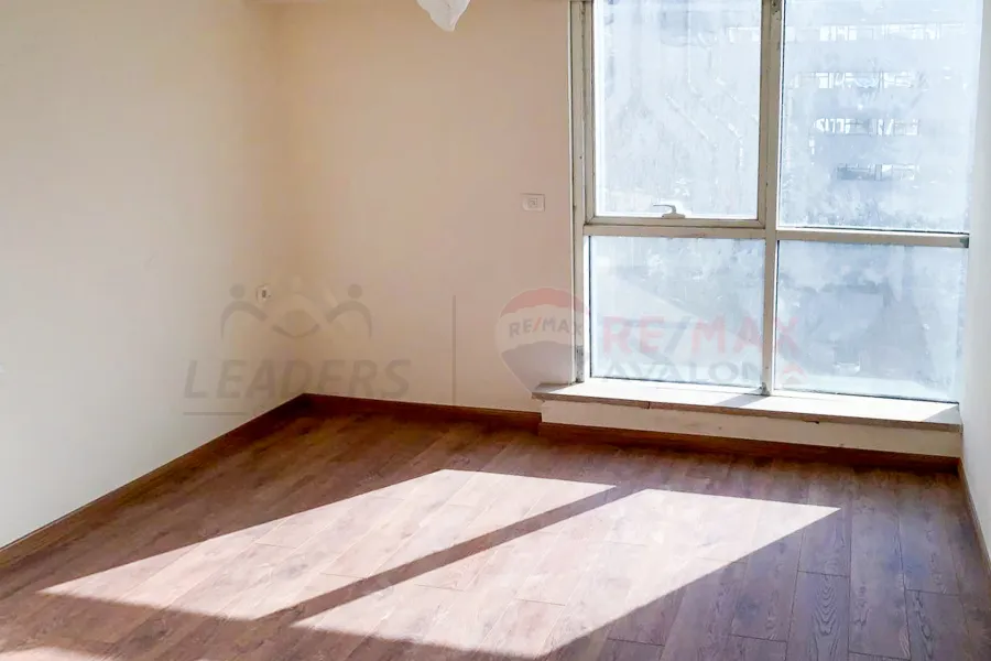 شقة للايجار 180 م سموحة (جراند فيو)