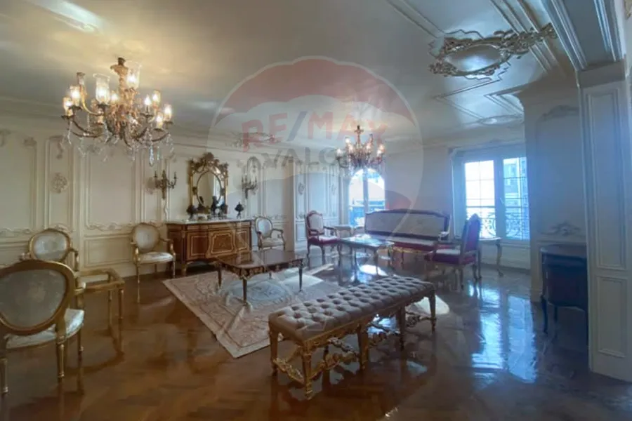 شقة للبيع 365 م سموحة (ش فوزي معاذ  - برج براند)