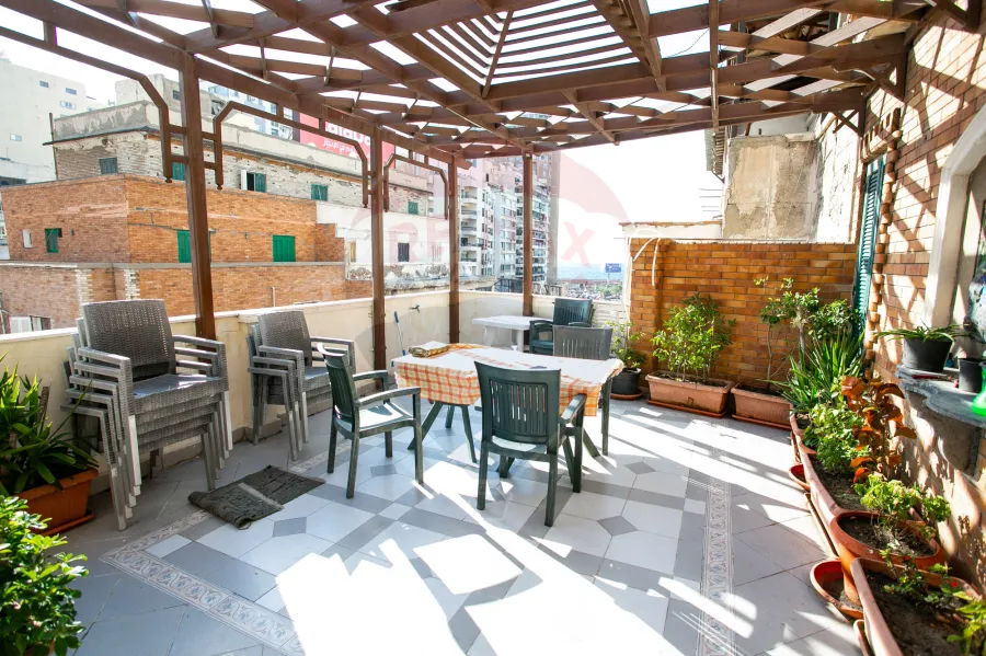 شقة للبيع 330 م جليم (تري البحر مباشرة)