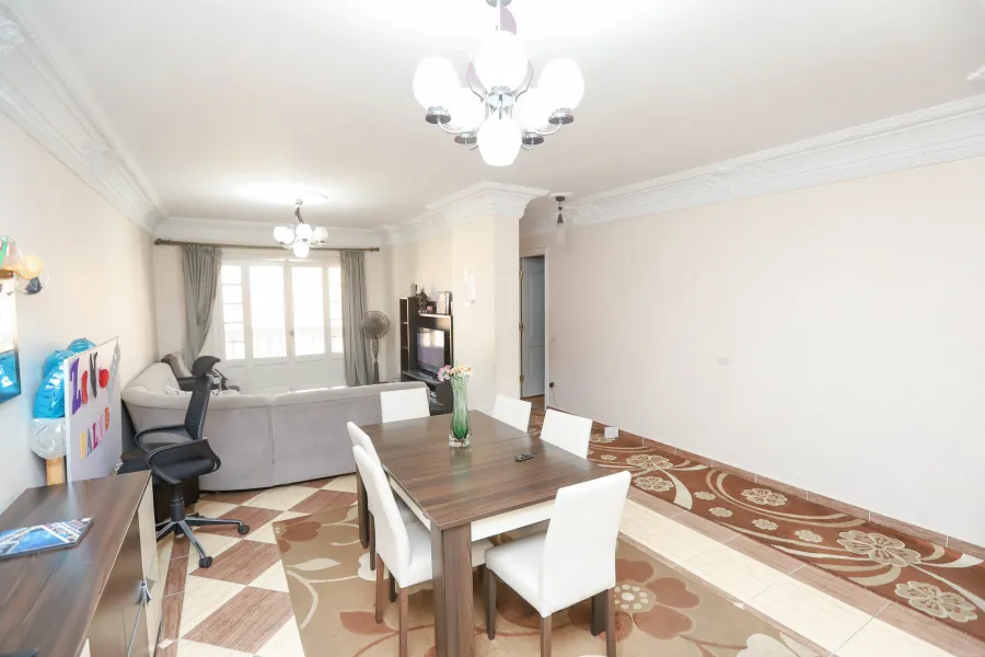 شقة للبيع 155م جناكليس -ش عبدالمنعم الدليل