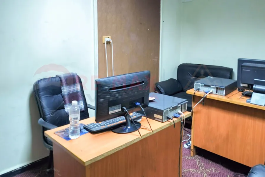 شقة للبيع 235 م جليم (علي البحر مباشرة)