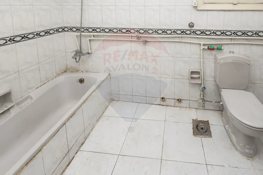 Complete property for sale 300 m Miami (Baron Cafe St. - steps from El Guish Road)