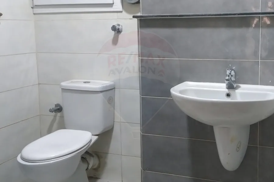 شقة إداري للإيجار 180 م زيزينيا (ش أبو قير)