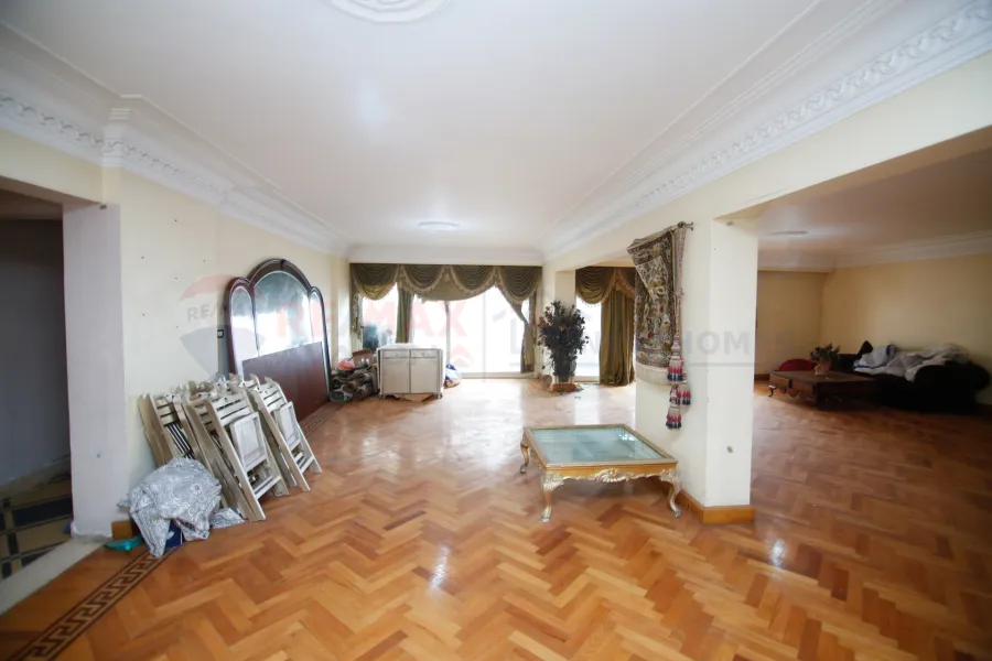 شقة للبيع 580 م جليم (على البحر مباشرة ) - فيو كامل علي البحر مباشرة