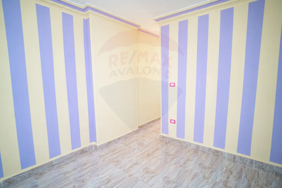 شقة للبيع 140 م لوران  (خطوات من البحر)