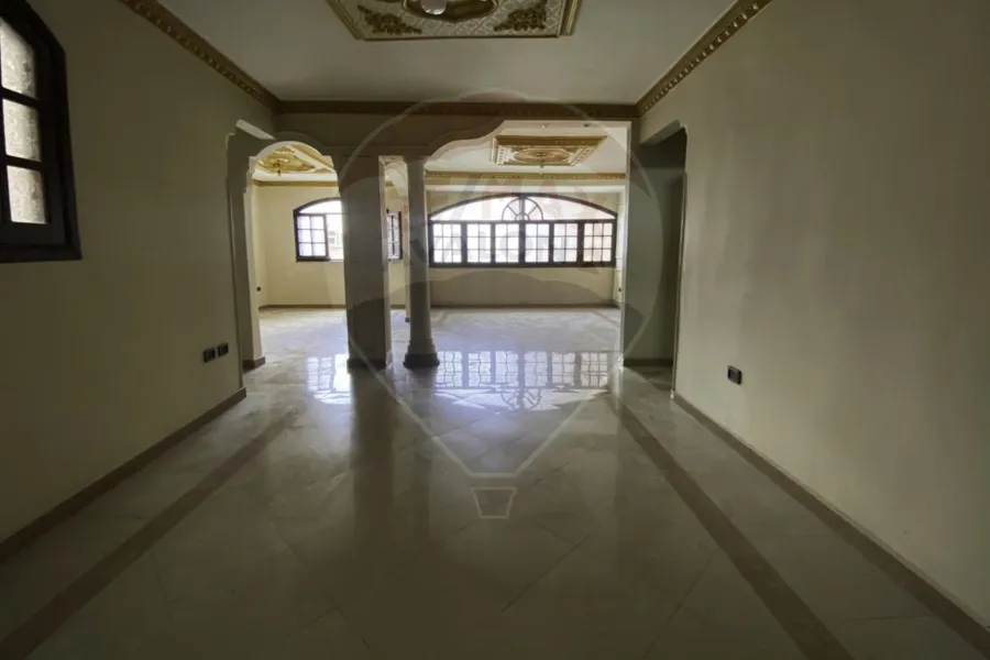 شقة للبيع 200 م رشدي (ش دمياط)