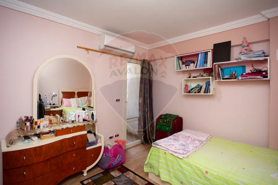 شقة للبيع 165 م كامب شيزار (ش عمر لطفي)