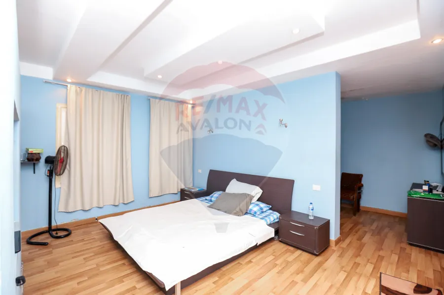 قصر للبيع 3,800 م كينج مريوط (علي البحيرة مباشرة)