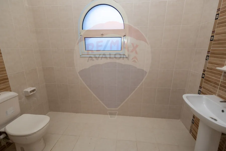 فيلا ستاند الون للبيع 1,300 م (اليكس ويست - انطونيادس)