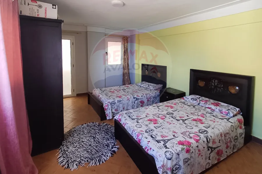 شقة للإيجار 100 م سيدي بشر (بجوار مدرسة الطفولة السعيدة)