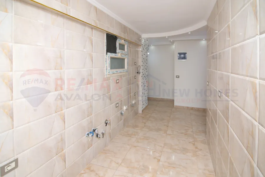 شقة للبيع 135 م ميامي (على البحر مباشرة)