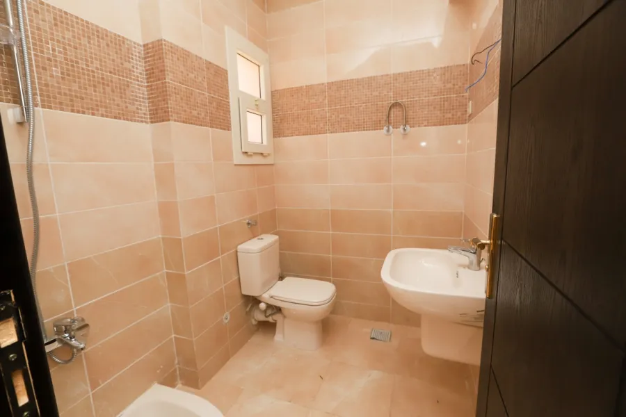 فيلا للبيع 205م الساحل الشمالى (قريه روزانا - خطوات من البحر)