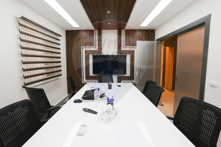 مقر تجاري للبيع 180 م لوران (متفرع من ش الإقبال)