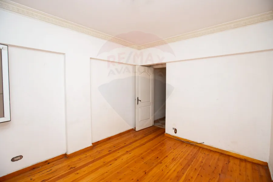 شقة للبيع  170م كفر عبده  (ش امير البحار - خطوات من ش ابوقير الرئيسي