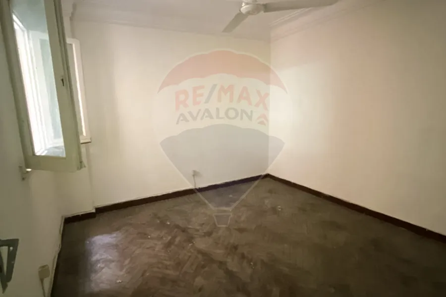 شقه للبيع 165 م رشدي (على الترام مباشرة)