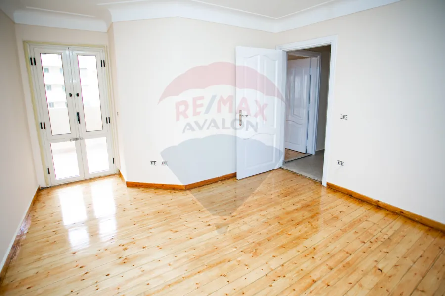 مقر إدارى دوبلكس للإيجار 210م ستانلى (متفرع من البحر)