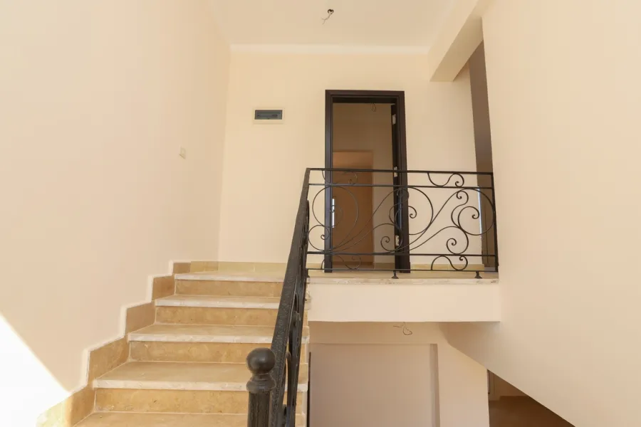 فيلا للبيع 205م الساحل الشمالى (قريه روزانا - خطوات من البحر)