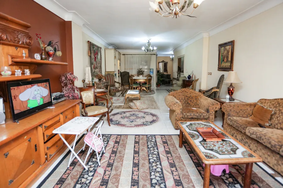 شقة للبيع 165 م سموحة ( ش توت عنخ آمون )