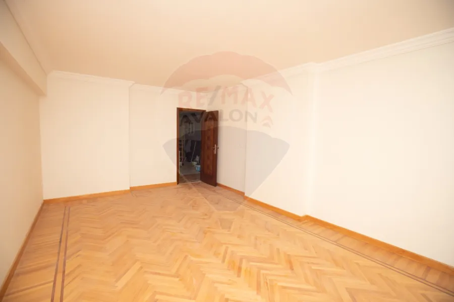 شقة للبيع 240 م مصطفى كامل (على الترام مباشرة) - أول سكن - شقة ناصية