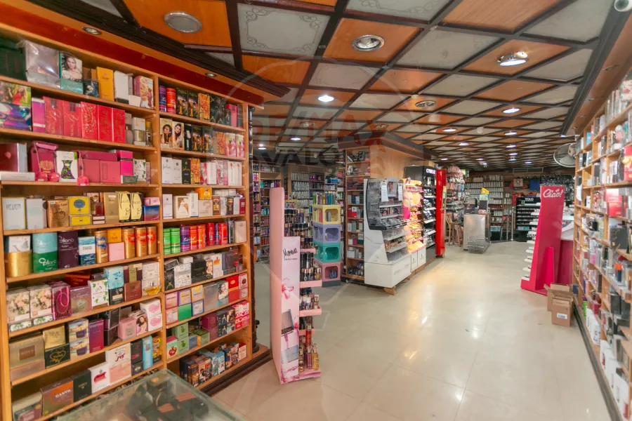 محل للبيع 70 م + 263 م ميزان فلمنج (علي الترام مباشرة)