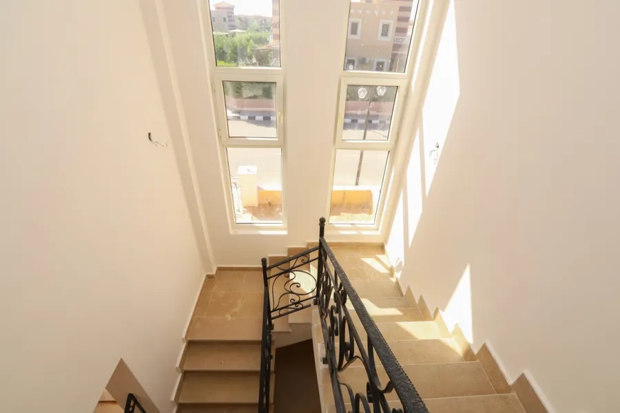 فيلا للبيع 205م الساحل الشمالى (قريه روزانا - خطوات من البحر)