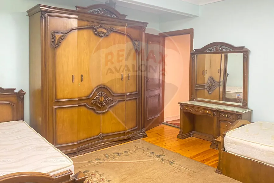 Apartment For Rent 200 m Stanley (Steps from the Sea)