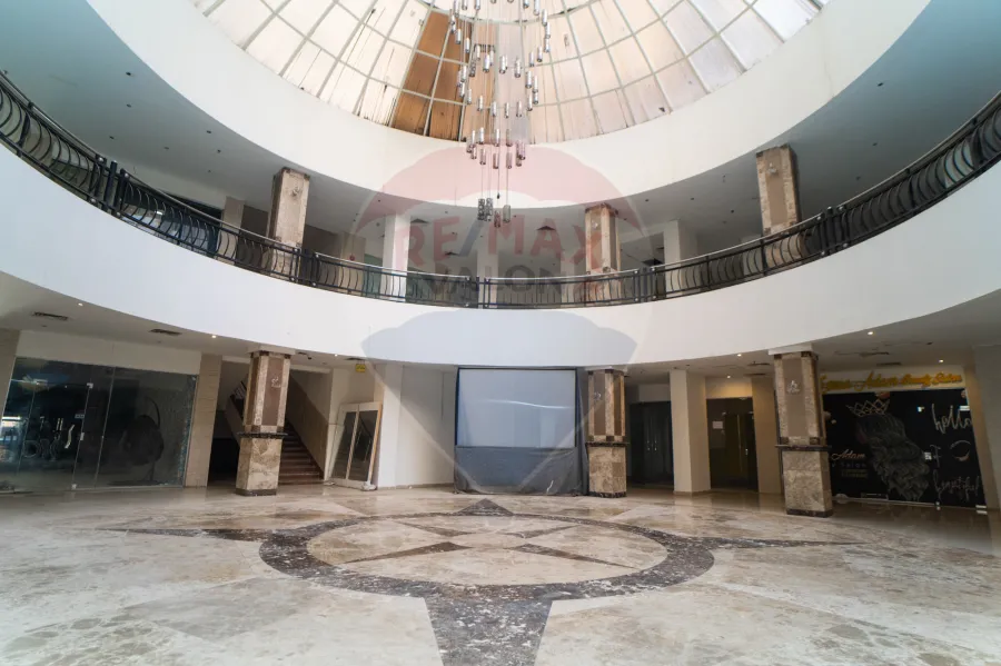 محل للايجار 220 م المنتزه (داخل مول رويال بلازا)