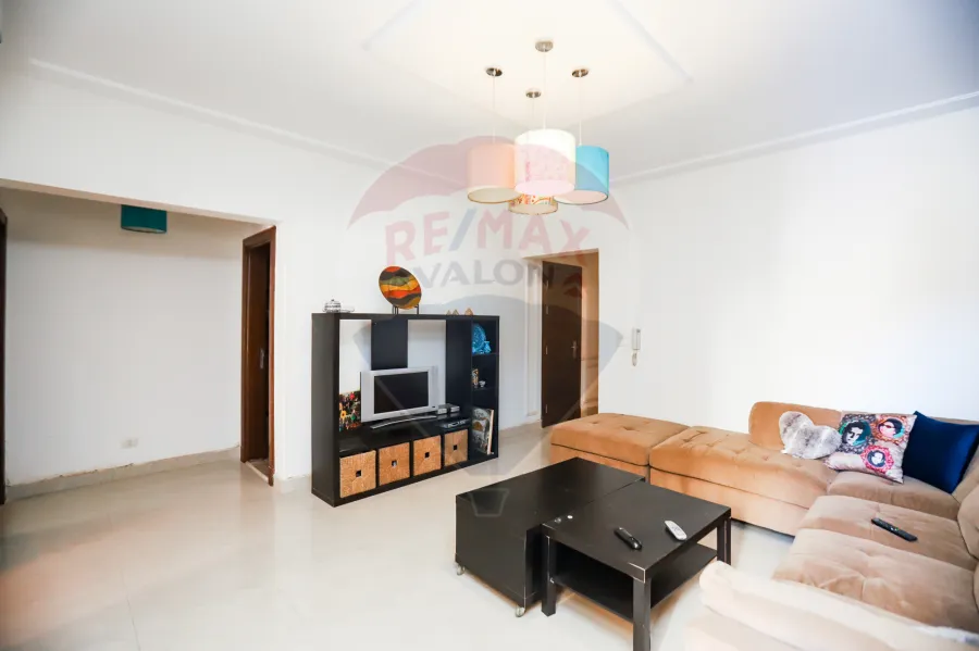 شقة للبيع 300 م جليم ( ش أبوقير)