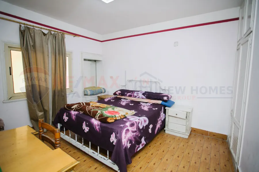 شقة للبيع 120 م سيدي بشر(علي البحر مباشرة)