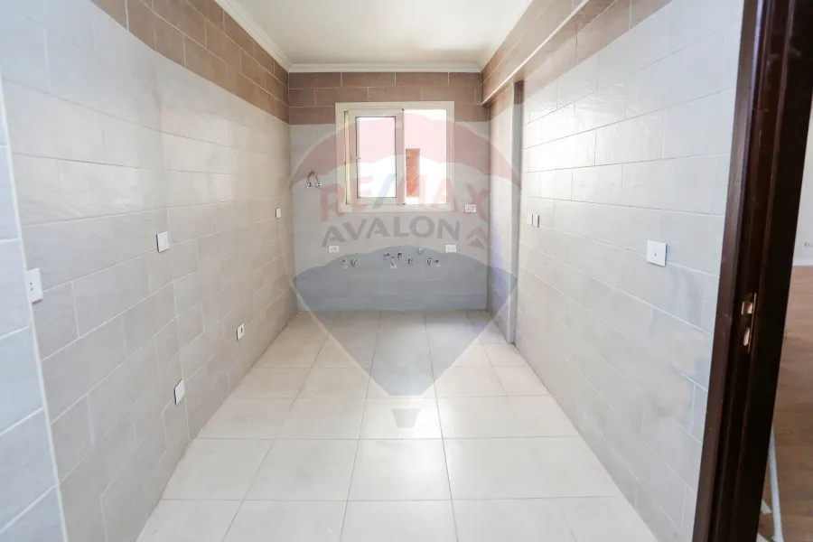 شقة للبيع 255 م سموحة (شارع فوزى معاذ الرئيسي)